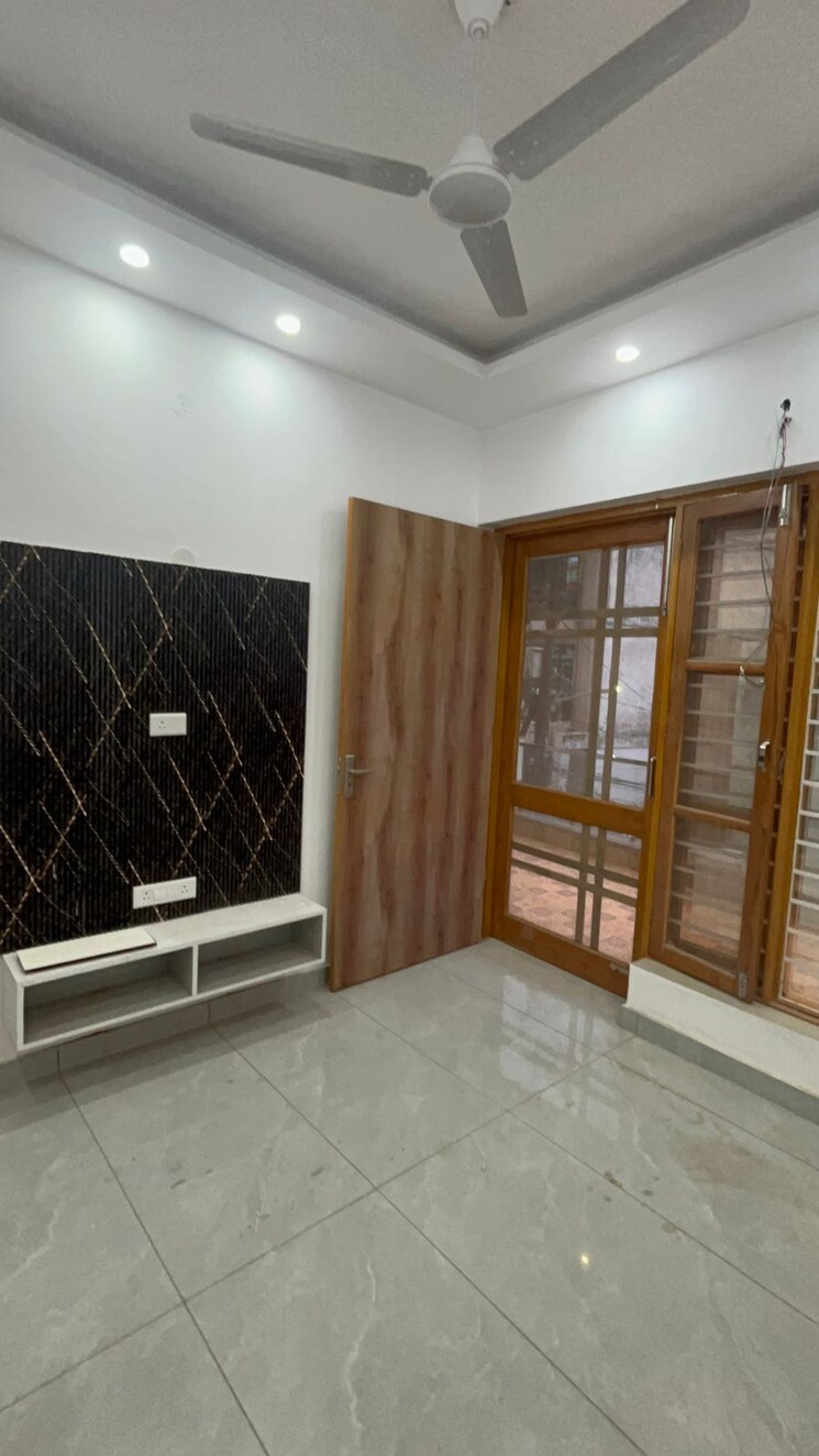 Room, gms road 3 Bedroom 98 Sq.Yd. Independent House In Gms Road Dehradun 9013506