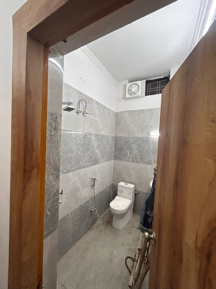 Bathroom, gms road 3 Bedroom 98 Sq.Yd. Independent House In Gms Road Dehradun 9013506