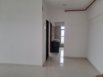Room in 1 BHK Apartment at Kaustubh Primrose, Kandivali West – for Rent