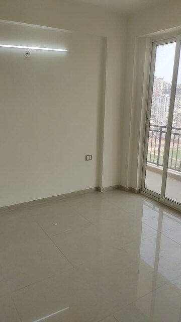 Room in 2 BHK Apartment at Hero Homes Gurgaon, Sector 104 – for Rent