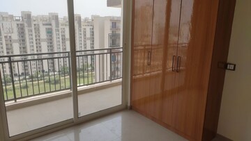 Room in 2 BHK Apartment at Hero Homes Gurgaon, Sector 104 – for Rent