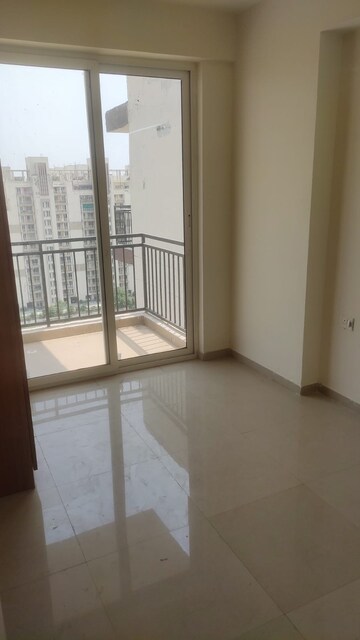 Room in 2 BHK Apartment at Hero Homes Gurgaon, Sector 104 – for Rent