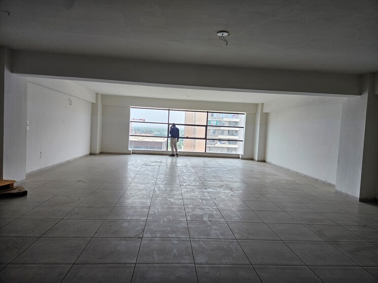 Room, science city Commercial Office Space 2400 Sq.Ft. In Science City Ahmedabad 9013553