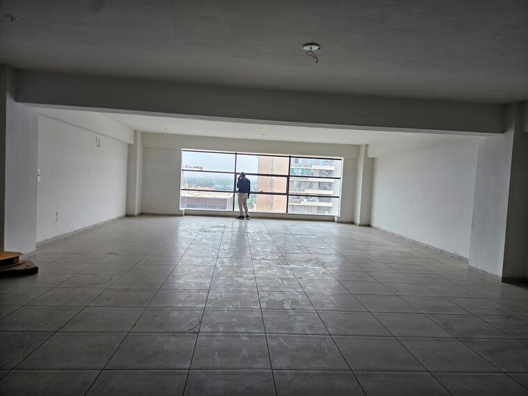 Room, science city Commercial Office Space 2400 Sq.Ft. In Science City Ahmedabad 9013553