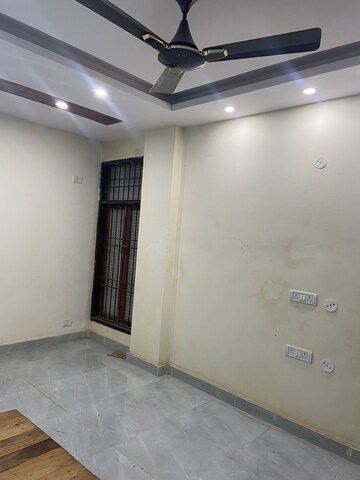 Room in 3 BHK Builder Floor at Chattarpur – for Rent