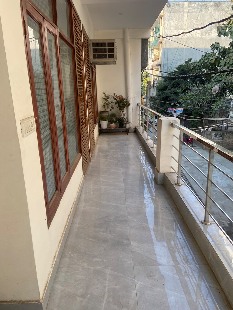 Balcony, chattarpur 3 Bedroom 2000 Sq.Ft. Builder Floor In Chattarpur Delhi 9013606