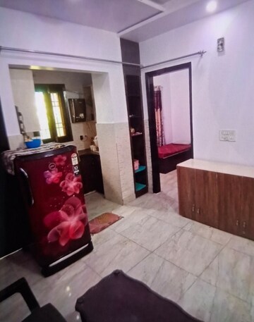 Room in 2 BHK Apartment at Shri Krishna Apartments Rohini, Rohini Sector 16 – for Rent