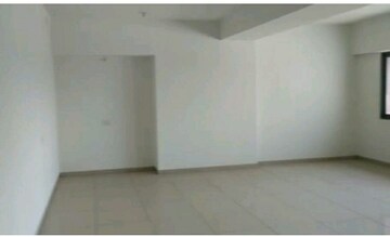 Room in  Office Space at Ashram Road – for Rent