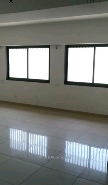 Room in  Office Space at Ashram Road – for Rent