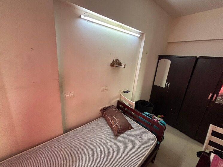 Room, goregaon east Pg For Girls In Goregaon East 9013666