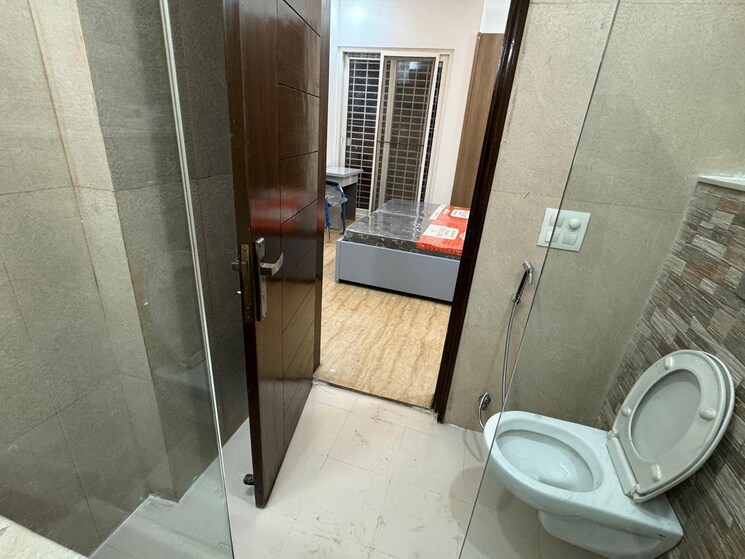 Bathroom, vipul-square 3.5 Bedroom 215 Sq.Yd. Builder Floor In Sushant Lok I Gurgaon 9013770
