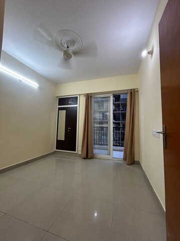 Room in 3 BHK Apartment at Habitech Greens, Tech Zone 4 Greater Noida – for Rent