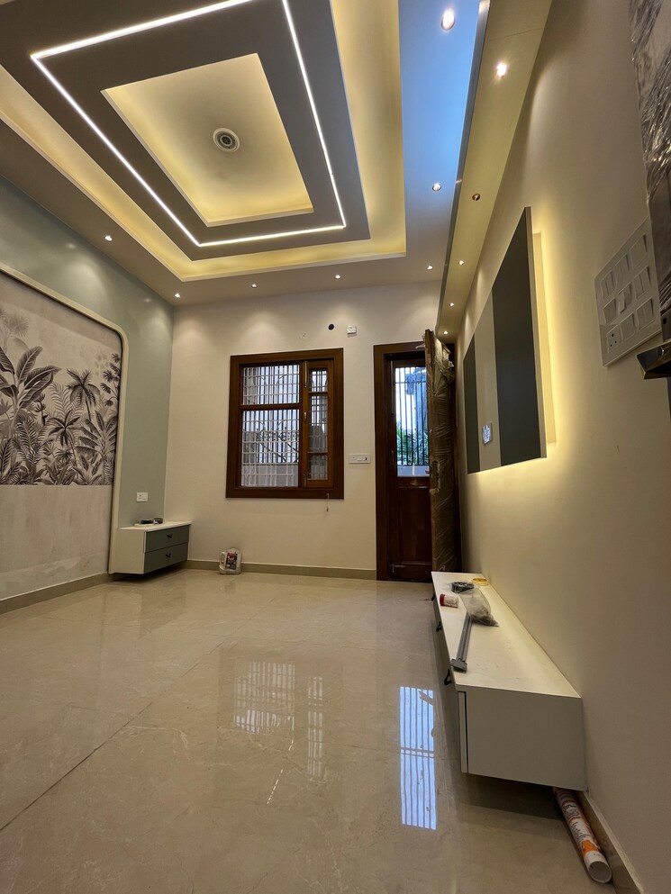 Living Room, gms road 5 Bedroom 167 Sq.Yd. Independent House In Gms Road Dehradun 9013778