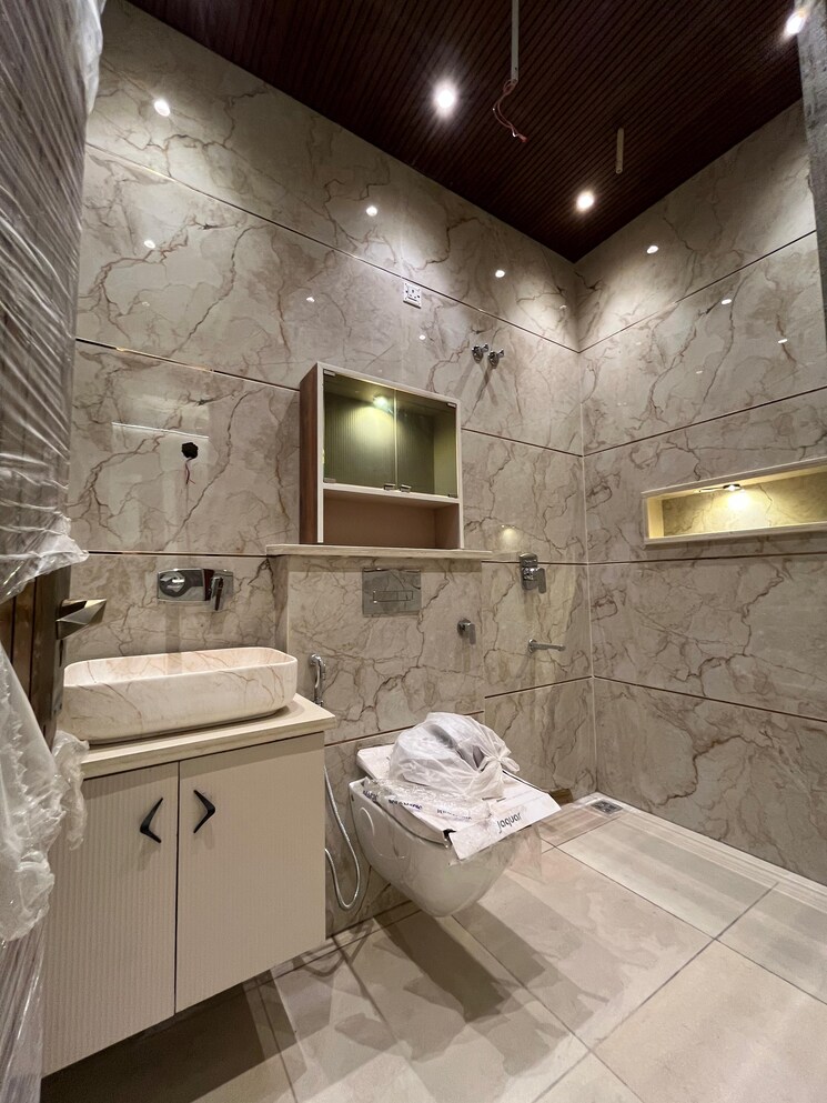 Bathroom, gms road 5 Bedroom 167 Sq.Yd. Independent House In Gms Road Dehradun 9013778