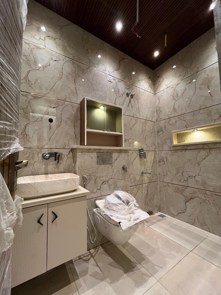 Bathroom, gms road 5 Bedroom 167 Sq.Yd. Independent House In Gms Road Dehradun 9013778