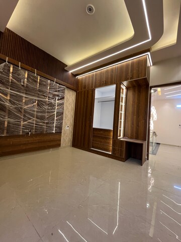Room in 5 BHK Independent House at Gms Road – for Sale