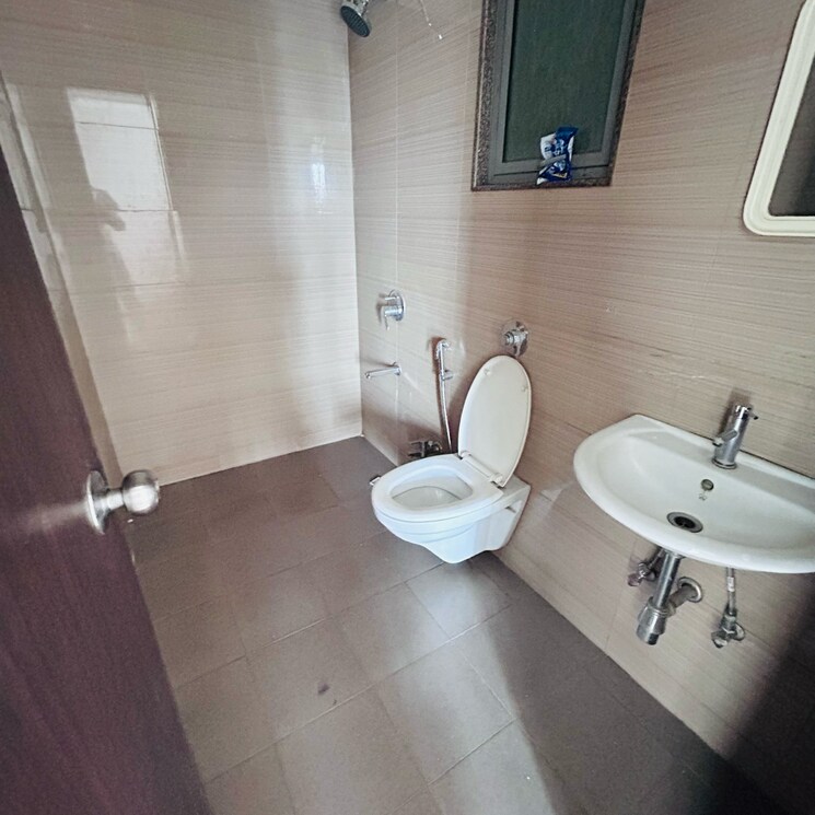 Bathroom, amanora-future-towers 3 Bedroom 1800 Sq.Ft. Apartment In Amanora Park Town Pune 9013885