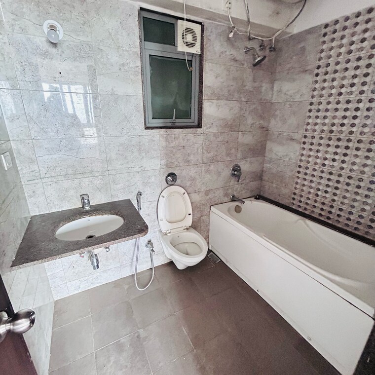 Bathroom, amanora-future-towers 3 Bedroom 1800 Sq.Ft. Apartment In Amanora Park Town Pune 9013885