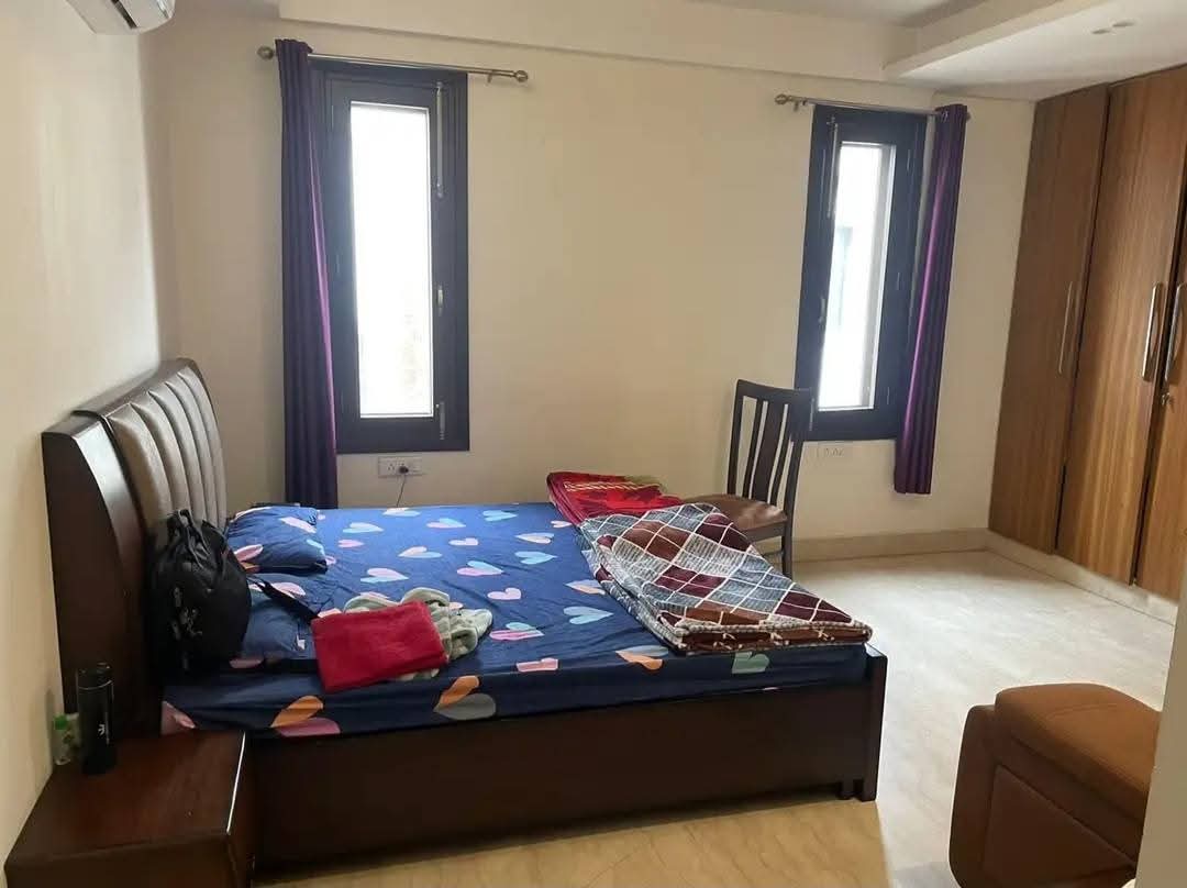 1 RkBuilder Floor For Rent in Saket