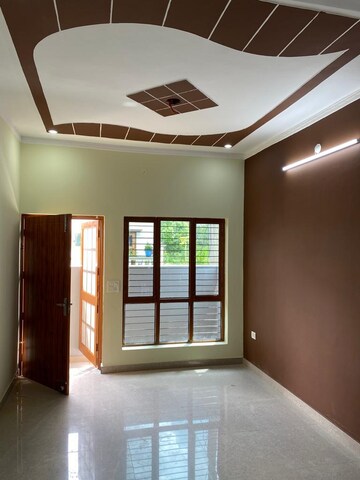 Room in  Showroom at Gms Road – for Sale
