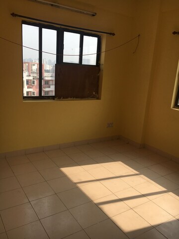 Room in 2 BHK Apartment at Greenfield Heights, New Town – for Rent