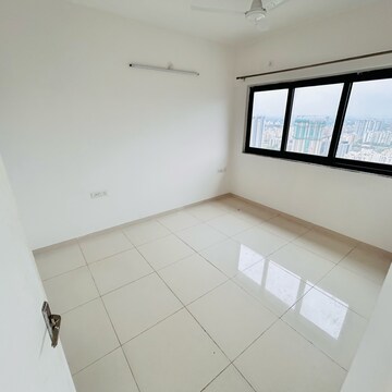 Room in 2 BHK Apartment at Amanora Gold Towers, Amanora Park Town – for Sale