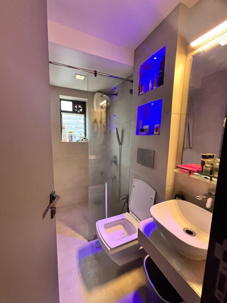 Bathroom, versova-heaven-chs 2 Bedroom 780 Sq.Ft. Apartment In Andheri West Mumbai 9013983