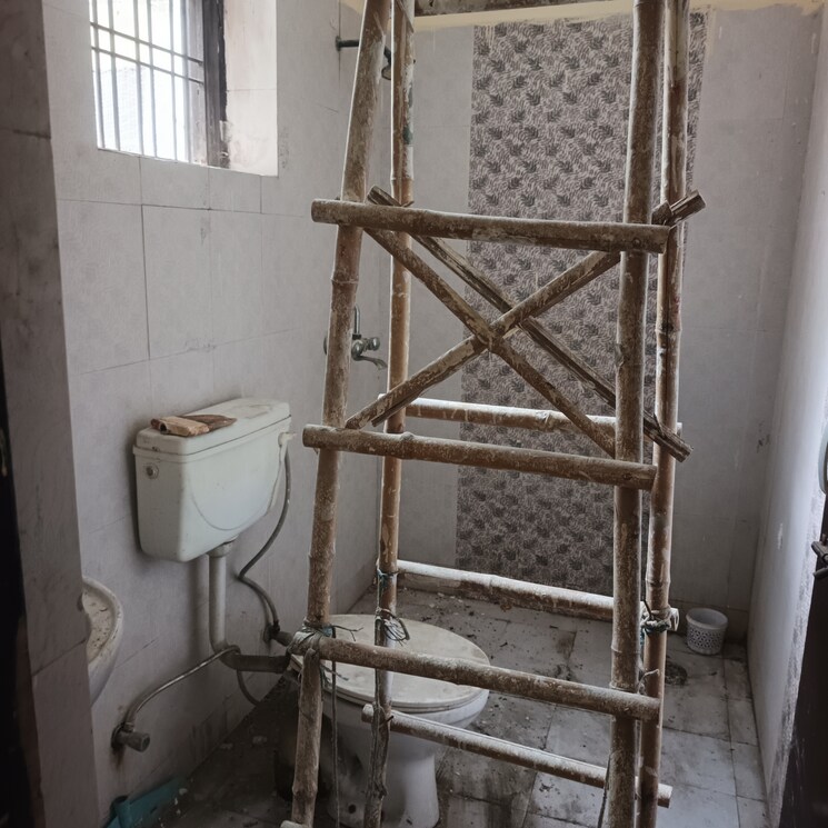 Washroom, srs-pearl-floors 3 Bedroom 180 Sq.Yd. Builder Floor In Sector 88 Faridabad 9013952