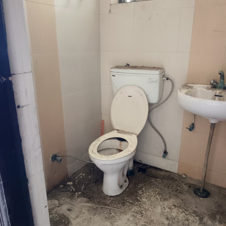 Bathroom, srs-pearl-floors 3 Bedroom 180 Sq.Yd. Builder Floor In Sector 88 Faridabad 9013952