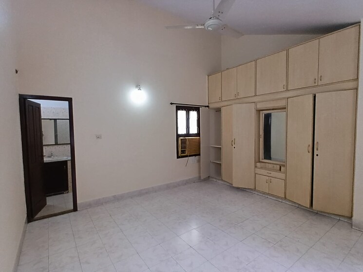 Room, new ashok nagar 1.5 Bedroom 450 Sq.Ft. Builder Floor In New Ashok Nagar Delhi 9013925