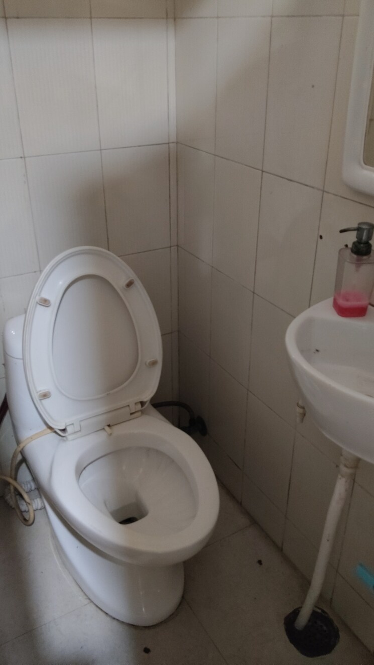 Bathroom, sector 3 Commercial Warehouse 550 Sq.Yd. In Sector 3 Noida 9010197