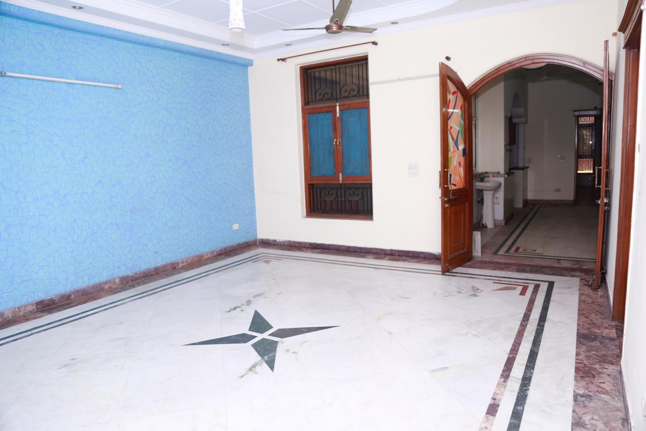 3 BHK + Servant Room Independent House For Rent in Sector 19
