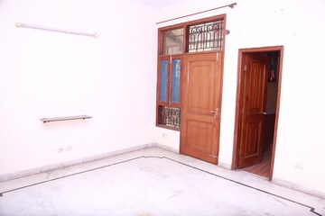 Room in 3 BHK Independent House at Sector 19 – for Rent