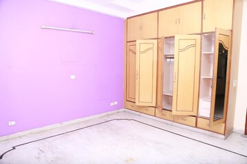 Room in 3 BHK Independent House at Sector 19 – for Rent