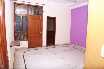 Room in 3 BHK Independent House at Sector 19 – for Rent