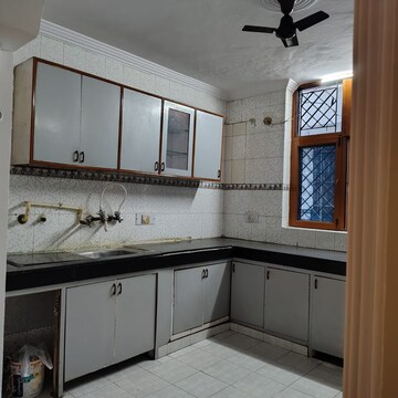 Kitchen in 3 BHK Builder Floor at Sector 40 – for Rent