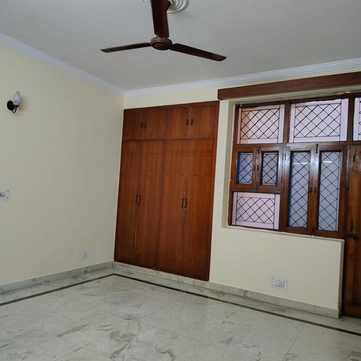Room, sector 40 3 Bedroom 3500 Sq.Ft. Builder Floor In Sector 40 Noida 9014121