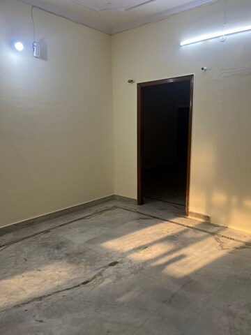 Room in 3 BHK Villa at Sector 50 – for Rent