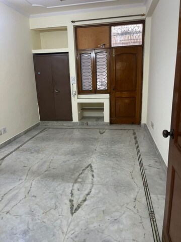 Room in 3 BHK Villa at Sector 50 – for Rent