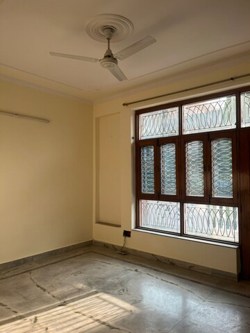 Room in 3 BHK Villa at Sector 50 – for Rent