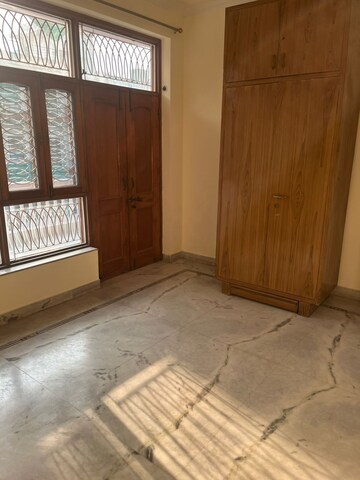 Room in 3 BHK Villa at Sector 50 – for Rent