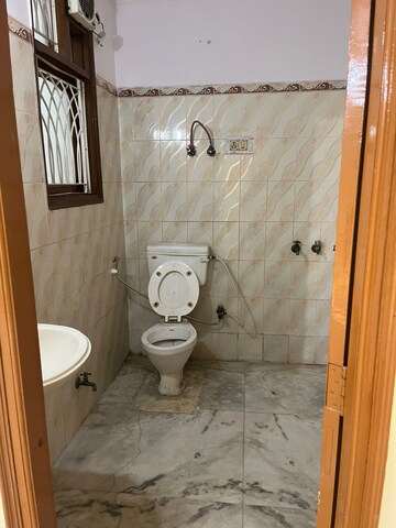 Bathroom in 3 BHK Villa at Sector 50 – for Rent