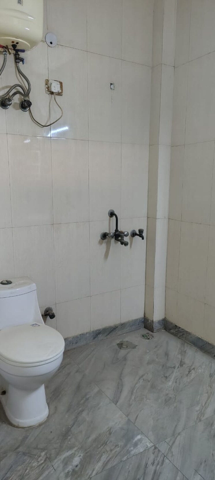 Bathroom, sector 47 2 Bedroom 1200 Sq.Ft. Independent House In Sector 47 Noida 9014145