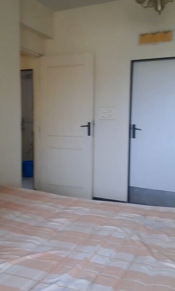 Room in 2 BHK Apartment at Hiranandani Estate Hamilton, Patlipada – for Rent