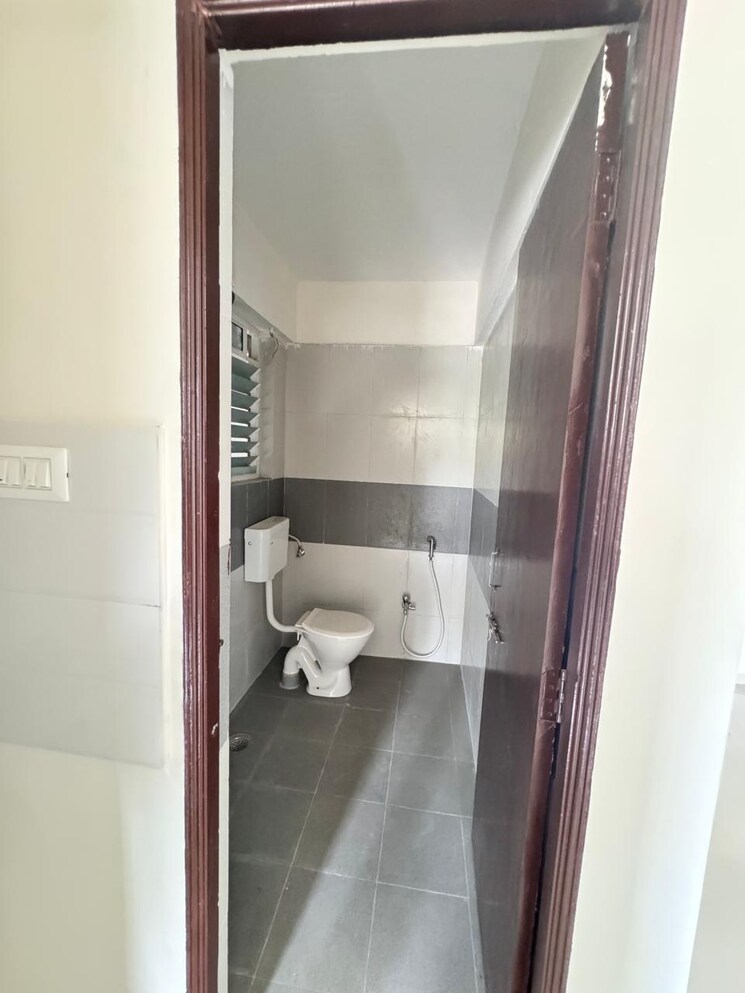 Bathroom, sara-kasturi 1 Bedroom 317 Sq.Ft. Apartment In Chakan Pune 9014160