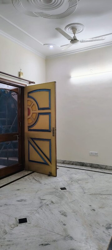 Room in 2.5 BHK Villa at Sector 48 – for Rent