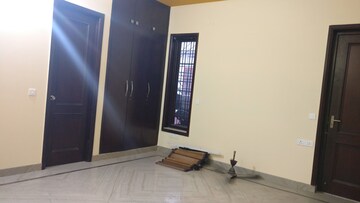 Room in 2.5 BHK Villa at Sector 48 – for Rent