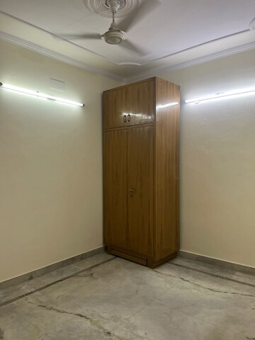 Room in 3 BHK Builder Floor at Sector 49 – for Rent
