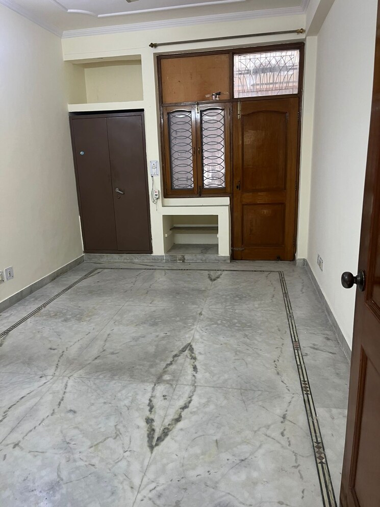 Room, sector 49 3 Bedroom 2000 Sq.Ft. Builder Floor In Sector 49 Noida 9014179