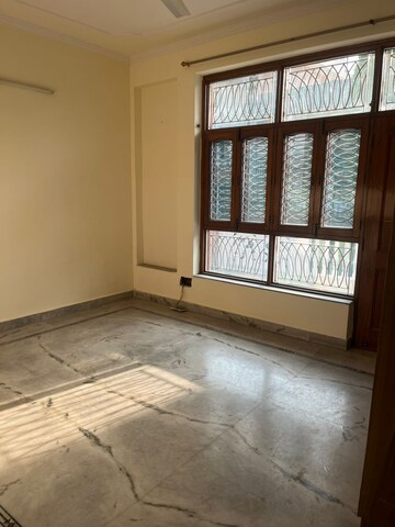 Room in 3 BHK Builder Floor at Sector 49 – for Rent